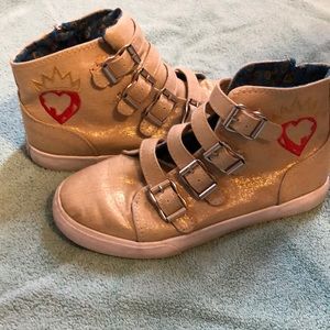 Little girls high top Descendants sneakers